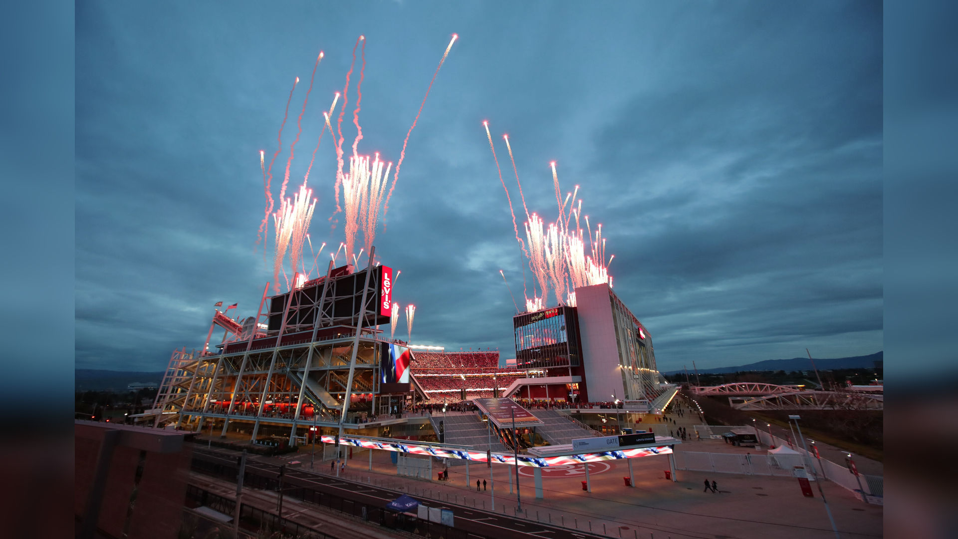 THE IIFX BEST FAN JOURNEY PRACTICES PLAYBOOK IS ABOUT YOU AND YOUR TEAM!